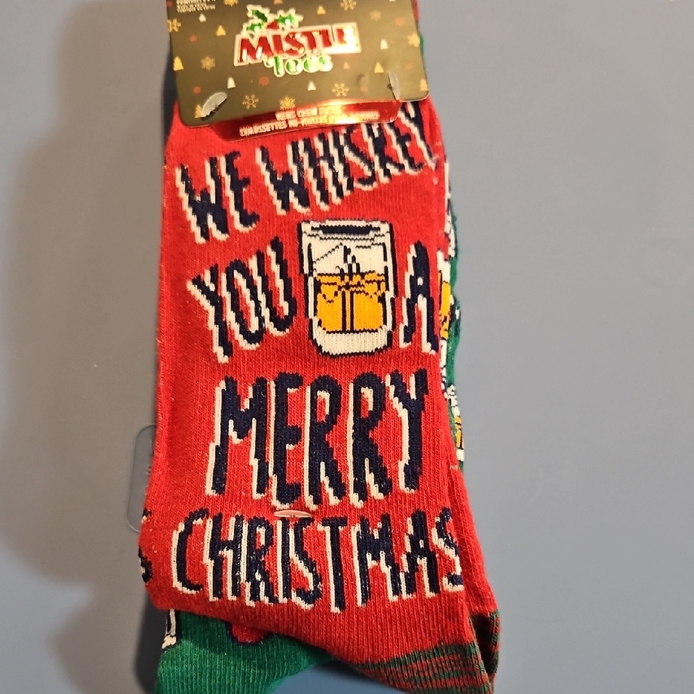 MISTLE TOES MENS CHRISTMAS CREW SOCKS: NEW IN PACK: SHOE SIZE 6-12